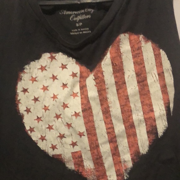 American eagle tank top with a heart. - Picture 2 of 2